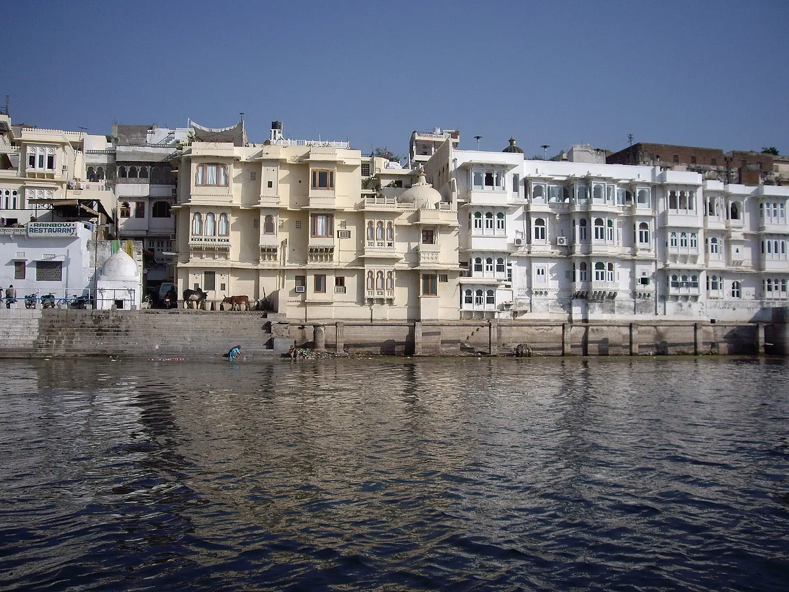 Palaces and ghats along the edge of Lake Pichola at Udaipur, Rajasthan